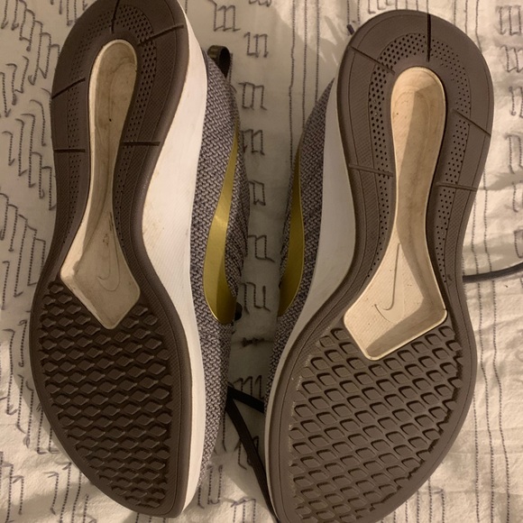 nike dual tone racer — grey and gold 6.5 - Picture 7 of 7